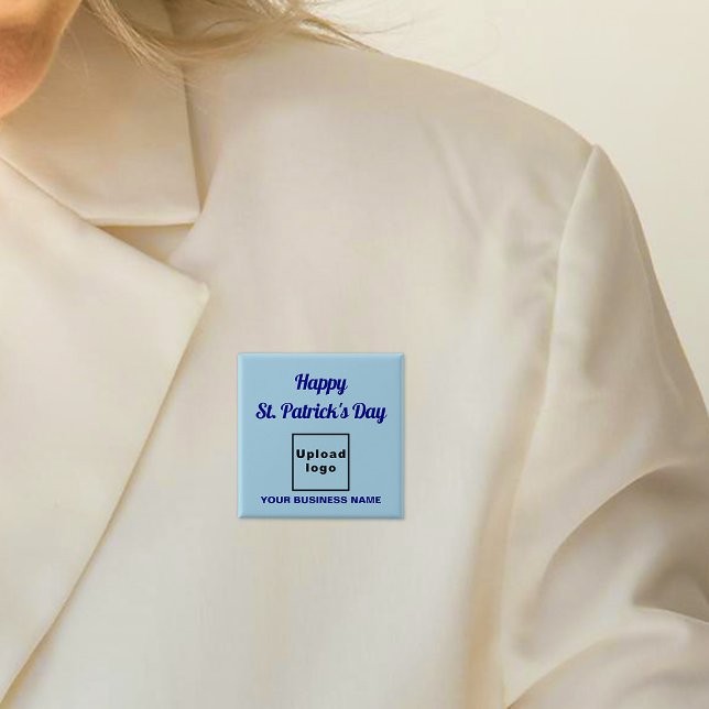 Business St. Patrick Gruß auf Light Blue Square Button (Business name and logo with Happy Saint Patrick's Day greeting on light blue square button.)