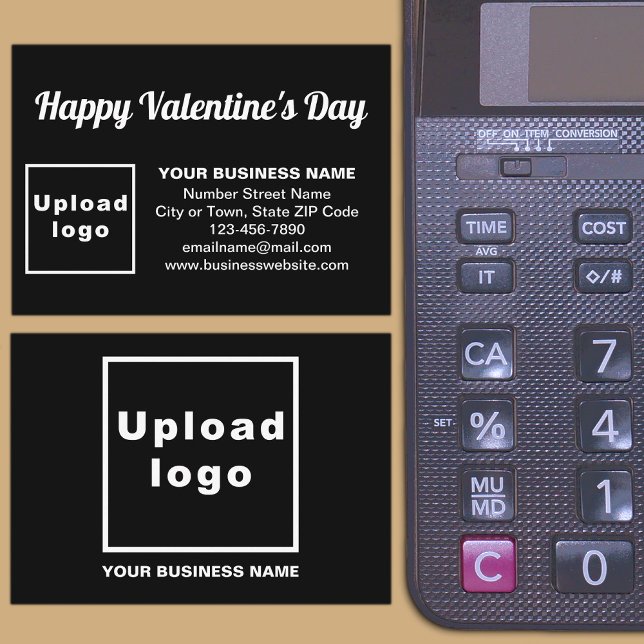 Business Valentine Gruß auf schwarz Begleitkarte (Front and back sides of business Valentine black enclosure card on store desk.)