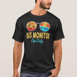 Busüberwachung der Sonnenbrille am letzten Schulta T-Shirt