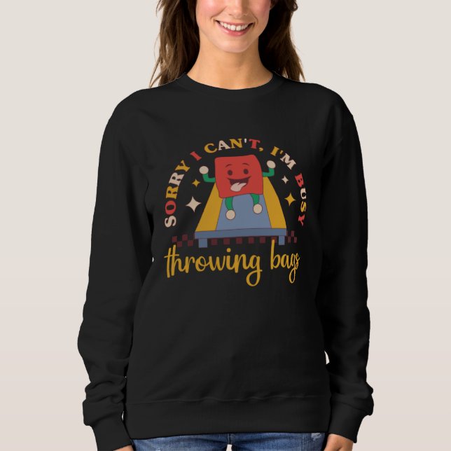 Busy Throwing Bags Sacktossing Cornhole Squad Sweatshirt (Vorderseite)