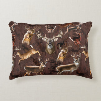 Busy Whitetail Deer Dekokissen