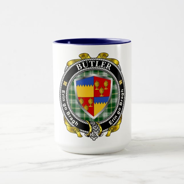 Butler Irish Shield Abzeichen Personalisiert Tasse (Zentrum)