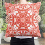 Butterfly Life Cycle Mandala Kissen<br><div class="desc">Dieses Monarchschmetterlingskissen mit originalen mandala-Kunstwerken wird Ihnen eine Touch von Zauber in Ihren Wohnraum geben. Dieses wunderschön detailreiche Kissen zeigt ein faszinierendes Schmetterlingsmuster mandala-Design mit handgezeichnet Details von monarchischen Raupen, Milchkraut-Blätter, Chrysalis-Kokon und den Schmetterlingen selbst. Dieses Kissen ist ein Kunstwerk, das mit größter Sorgfalt und Liebe zum Detail entworfen wurde...</div>