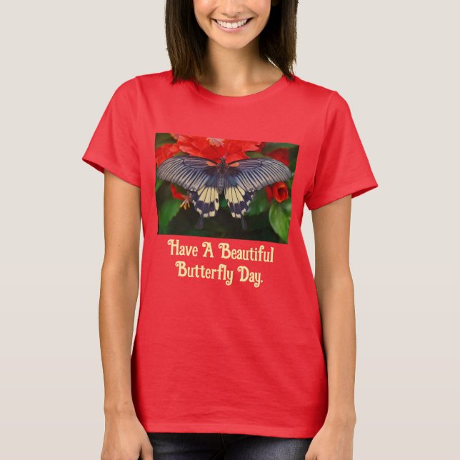 Butterfly On Red Flowers T-Shirt (Vorderseite)