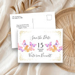 Butterfly Skies Coral Gold Confetti Save the Date Ankündigungspostkarte<br><div class="desc">Hübsche Schmetterlingskarte Save the Date mit personalisierter Nachricht auf der Rückseite, sodass Sie für jeden Anlass anpassen können. Das Design hat hübsche Aquarellschmetterlinge in korallenrosa Creme und Gold mit eleganter handgeschriebener Schrift Typografie und Goldkonfetti. Bitte stöbern Sie in meinem Shop für passende Einladungen, uAwg- und Mailingzubehör in der Butterfly Skies...</div>