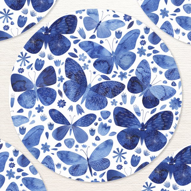 Butterfly Watercolor Blue Runder Aufkleber (Pretty blue and white watercolor butterfly pattern stickers)