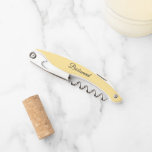 Buttergelbe Personalisierte Hochzeitsjacke Kellnermesser<br><div class="desc">Trendy,  Buttergelb Farbe Wein Korkenzieher für Ihre Hochzeitsfrau zusammen mit ihrem Namen auf der Rückseite und gedruckt in schwarz,  stilisiert Drehbuch. Personalisieren Sie den Korkenzieher,  indem Sie den Namen Ihres Helfers durch Ihren Namen ersetzen. Erhältlich in vielen beliebten Hochzeitsfarben.</div>