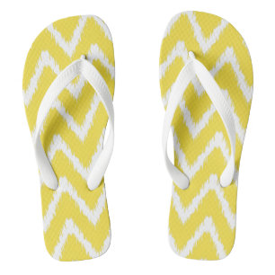 Buttergelbe südliche Hütte Chevrons Flip Flops