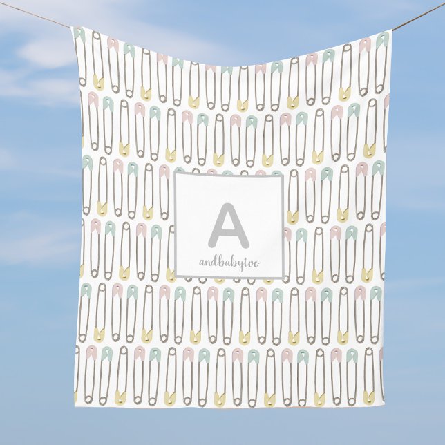 Button-Muster Monogram Fleece Blankon (Suitable for all babiees, Fleece Blanket with space for your name and initial)