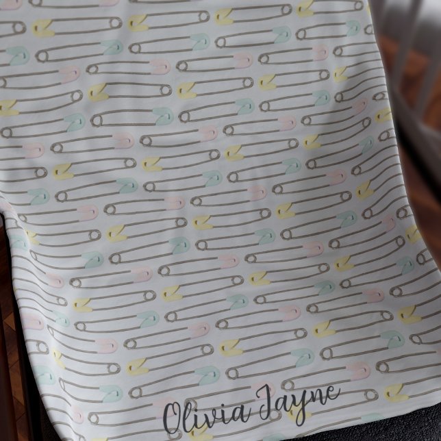 Button Sicherheit Muster Grau Moderne Kinder Fleec Fleecedecke (Just add your name to this cute diaper pin pattern blanket)