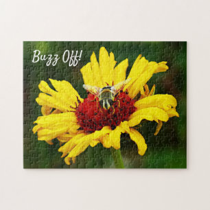 Buzz Off Bee auf hellgelber Wildblume Puzzle