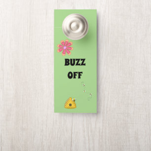 BUZZ OFF kommen in Custom Hummel Themed Türanhänger