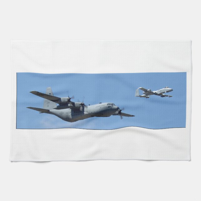 C130 HERKULES UND A10 WARTHOG IN DER BILDUNG HANDTUCH (Horizontal)