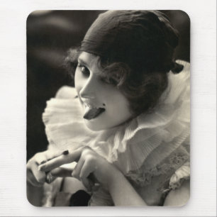 C. 1910 Hübscher Frauenteppich Mousepad