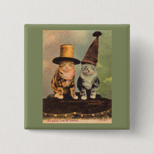 ca. 1900 Katzen in Hüten RPPC Button