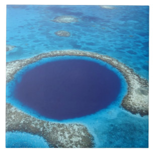 CA, Belize. Luftbild des Blauen Loch (Durchmesser) Fliese