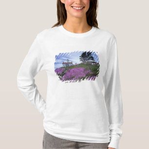 CA, Crescent City, Battery Point Leuchtturm mit T-Shirt