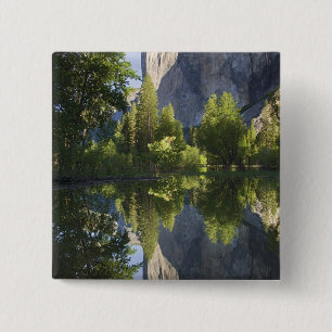 CA, Yosemite NP, El Capitan reflektiert in Merced Button
