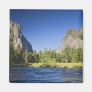 CA, Yosemite NP, Valley view with El Capitan, Magnet