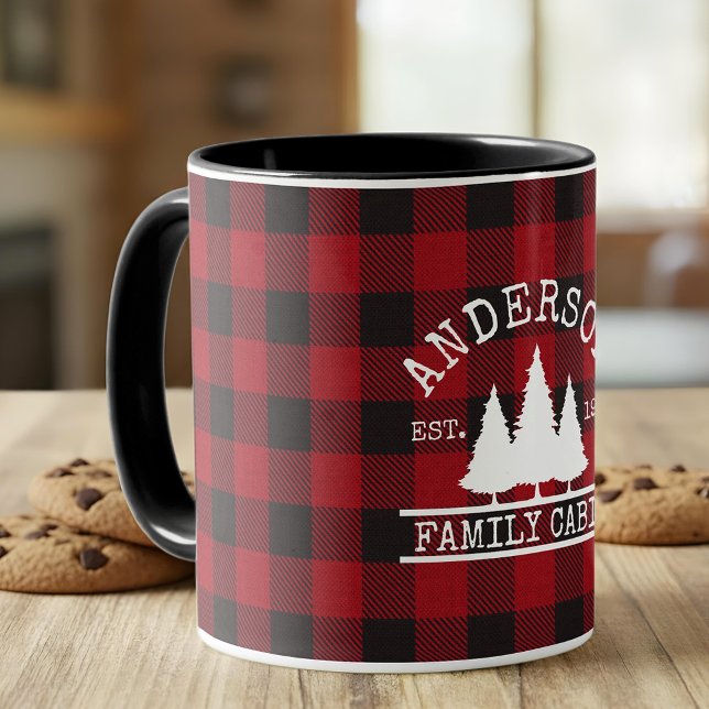 Cabin Familienname Red Buffalo Kariert Tasse (Customize to change text size or text style.)