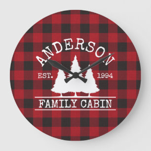 Cabin Family Name Red Buffalo Plaid Große Wanduhr