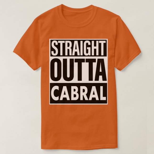 Cabral Name direkt vor der Cabral T-Shirt (Design vorne)