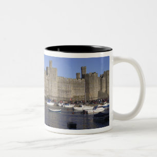 Caernarfon Schloss, Gwynedd, Wales (Rf) Zweifarbige Tasse