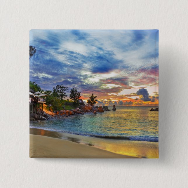 Café auf tropischem Strand am Sonnenuntergang Button (Vorderseite)