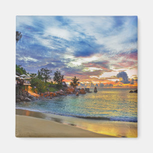 Café auf tropischem Strand am Sonnenuntergang Magnet