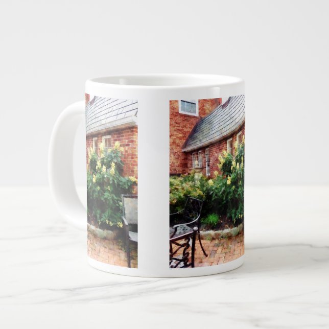 Café im Freien mit Hydrangea Jumbo-Tasse (Vorderseite Links)