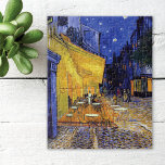 Café Terrasse am Abend Vincent van Gogh Puzzle<br><div class="desc">Ein Puzzle der Kunst mit dem postimpressionistischen Ölgemälde von Vincent van Gogh (1853-1890),  Cafe Terrace at Night (1888). Erschaffen in Arles,  Frankreich vor einem beliebten Kaffeehaus an der Rue du Palais.</div>