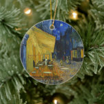 Café Terrasse | Vincent van Gogh Keramik Ornament<br><div class="desc">Cafe Terrace at Night (1888) von Vincent van Gogh ist eine helle und ikonische Darstellung eines gemütlichen Cafés im Freien in Arles, Frankreich, unter einem Sternenhimmel des Abends. Das lebhafte gelbe Glühen des Cafés kontrastiert wunderbar mit dem tiefblauen Blau der Nacht und schafft ein warmes, einladendes Ambiente. Van Gogh’s ausdrucksvolle...</div>