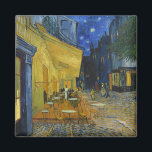 Café Terrasse | Vincent van Gogh Magnet<br><div class="desc">Cafe Terrace at Night (1888) von Vincent van Gogh ist eine helle und ikonische Darstellung eines gemütlichen Cafés im Freien in Arles, Frankreich, unter einem Sternenhimmel des Abends. Das lebhafte gelbe Glühen des Cafés kontrastiert wunderbar mit dem tiefblauen Blau der Nacht und schafft ein warmes, einladendes Ambiente. Van Gogh’s ausdrucksvolle...</div>