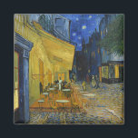 Café Terrasse | Vincent van Gogh Magnet<br><div class="desc">Cafe Terrace at Night (1888) von Vincent van Gogh ist eine helle und ikonische Darstellung eines gemütlichen Cafés im Freien in Arles, Frankreich, unter einem Sternenhimmel des Abends. Das lebhafte gelbe Glühen des Cafés kontrastiert wunderbar mit dem tiefblauen Blau der Nacht und schafft ein warmes, einladendes Ambiente. Van Gogh’s ausdrucksvolle...</div>