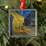 Café Terrasse | Vincent van Gogh Ornament Aus Metall<br><div class="desc">Cafe Terrace at Night (1888) von Vincent van Gogh ist eine helle und ikonische Darstellung eines gemütlichen Cafés im Freien in Arles, Frankreich, unter einem Sternenhimmel des Abends. Das lebhafte gelbe Glühen des Cafés kontrastiert wunderbar mit dem tiefblauen Blau der Nacht und schafft ein warmes, einladendes Ambiente. Van Gogh’s ausdrucksvolle...</div>