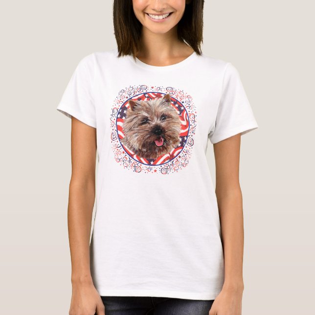 Cairn Terrier American Flag Celebration T-Shirt (Vorderseite)