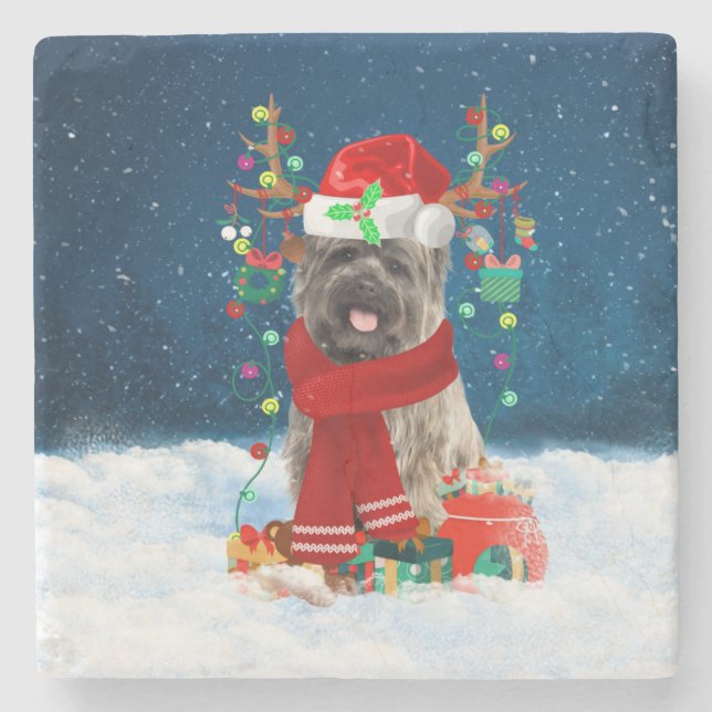 Cairn Terrier Dog in Snow mit Weihnachtsgeschenken Steinuntersetzer (Vorderseite)