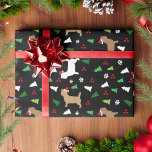 Cairn Terriers Weihnachtsmannmützen Christmas Blac Geschenkpapier<br><div class="desc">Niedliche Cairn Terrier mit Weihnachtsbäumen und Pfotendrucken und Weihnachtsmannmützen</div>