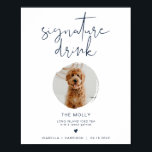 CAITLIN Navy Blue 1 Foto Pet Signature Drink Poster<br><div class="desc">Dieses Signatur-Getränkedosenschild besticht durch einen Foto-Slot,  einen edlen handgeschriebenen Schriftart und ein modernes minimalistisches Design mit marineblau-weißer Farbkombination. Ändern Sie ganz einfach die Schriftart- und Hintergrundfarbe,  um sie Ihrem Event anzupassen. Dieses Schild eignet sich hervorragend,  um Braut und Bräutigam,  Kinder oder Ihr Lieblingstier hinzuzufügen.</div>