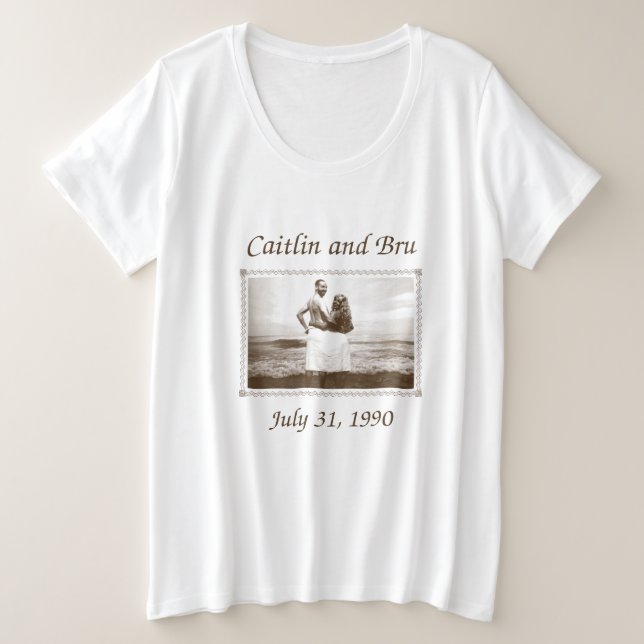 Caitlin und Bru 1990 (Women's Plus) Große Größe T-Shirt (Design vorne)