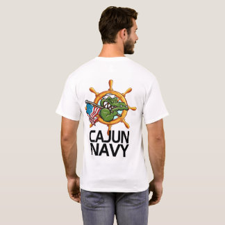 Cajun Navy Design auf der Vordertasche und auf der T-Shirt