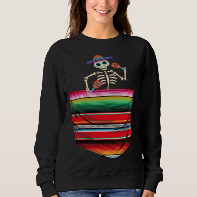 Calaca Blanket Pocket Serape Mexican Cinco De Mayo Sweatshirt (Vorderseite)