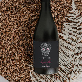 Calavera Skull Sie wurden zu Halloween gebootet Weinetikett