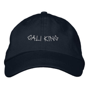 CALI KING Royal inspirierte Kopfbedeckung in Navy- Bestickte Baseballkappe