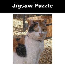 Calico Katze sitzt im Garten Puzzle