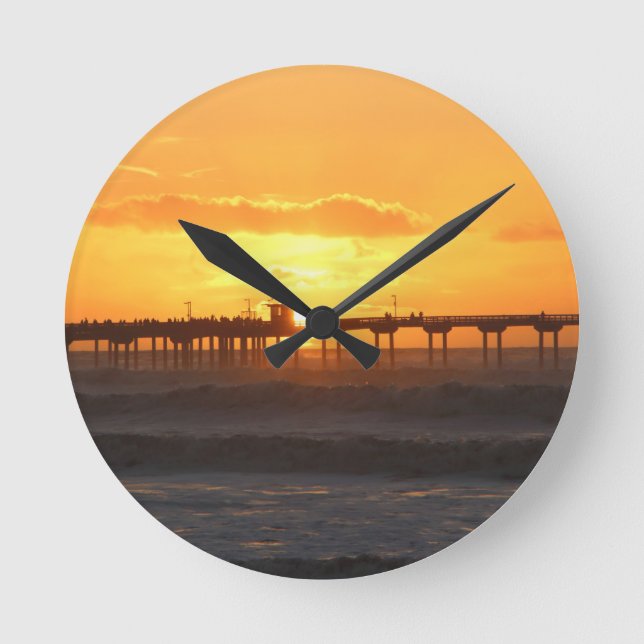 California Peer at Sunset Runde Wanduhr (Vorderseite)
