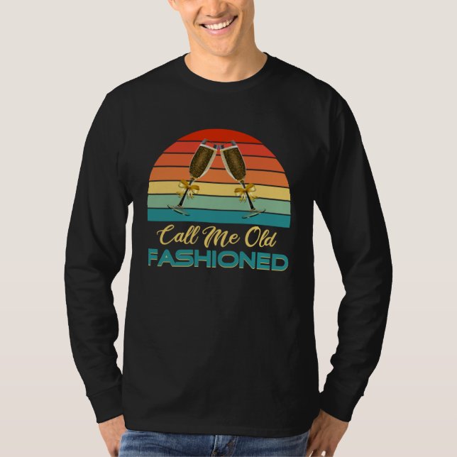 Call Me Old Fashioned   Whiskey Graphic T-Shirt (Vorderseite)