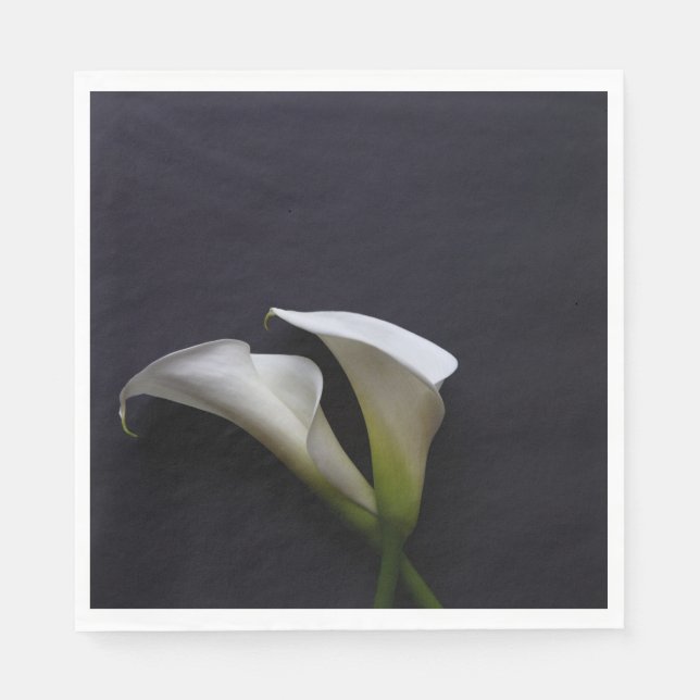 Calla liegt auf dunklem Hintergrund Serviette (Vorderseite)