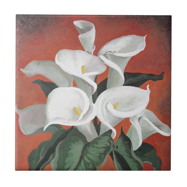 Calla Lilies auf einem roten Hintergrund Fliese (Vorderseite)