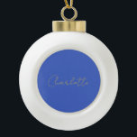 Calligrafie Gold Color Deep Royal Individuelle Nam Keramik Kugel-Ornament<br><div class="desc">Wenn Sie ein einfaches,  lesbares und minimalistisches Design suchen,  dann ist dies für Sie.</div>